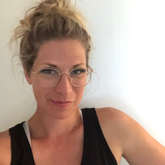 Meet your Posher, Isabelle - Picture 1 of 1